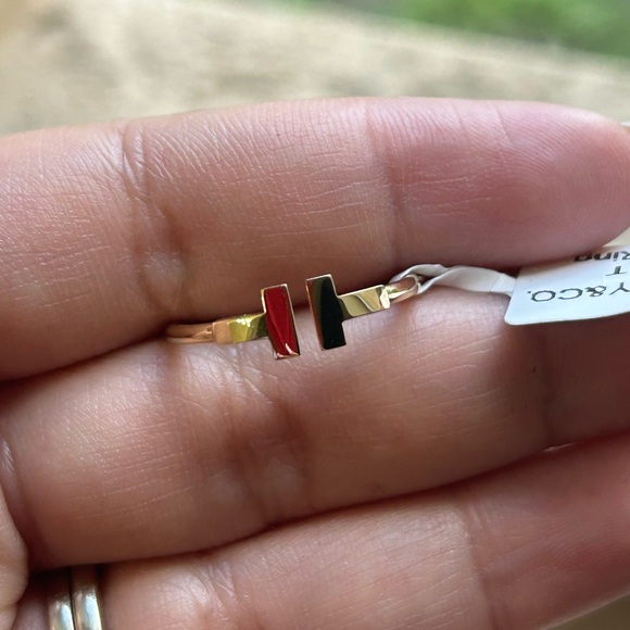 18 KARAT GOLD T RING SIZE 8 - Picture 5 of 9